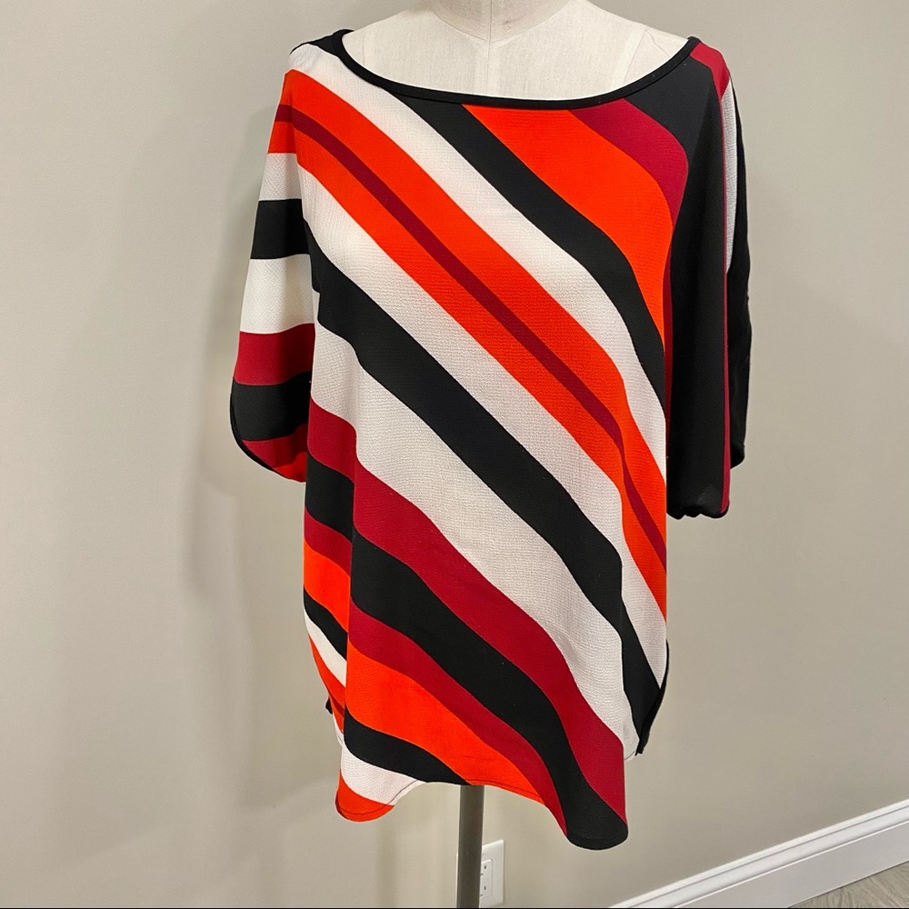 VINCE CAMUTO Diagonal Striped Top Size Medium